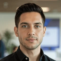 Portrait of Leonardo Poletto — Software Engineer and Technical Educator